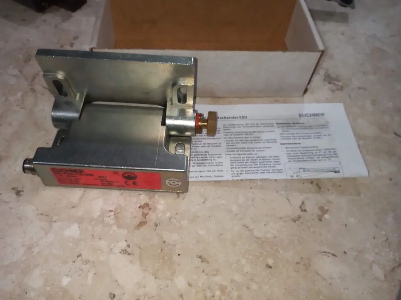 sensor de segurança da marca Euchner, modelo ESH-PRO-11A-1205. - Foto 3
