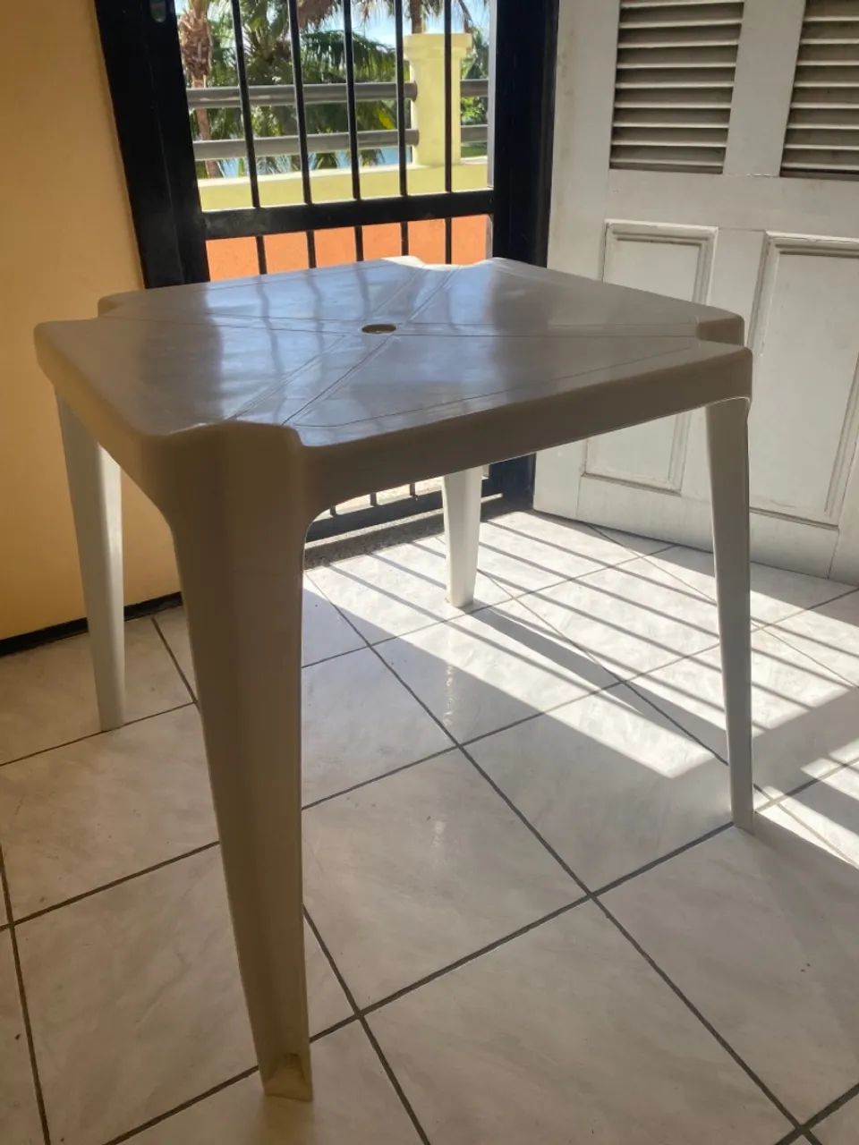 Mesa de plástico branca para utilidades - Foto 5