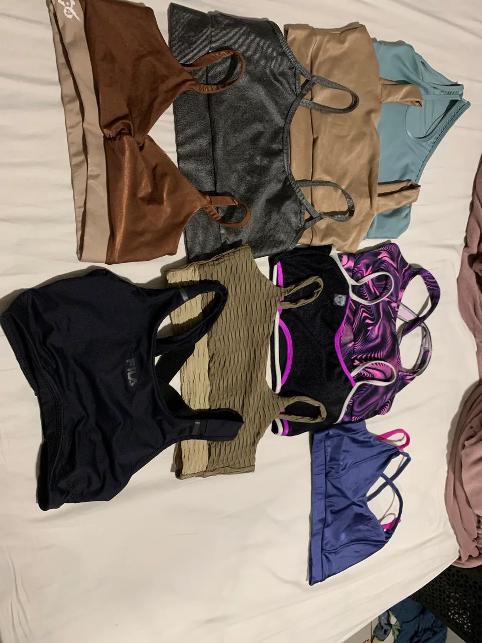 Roupa de academia semi novas