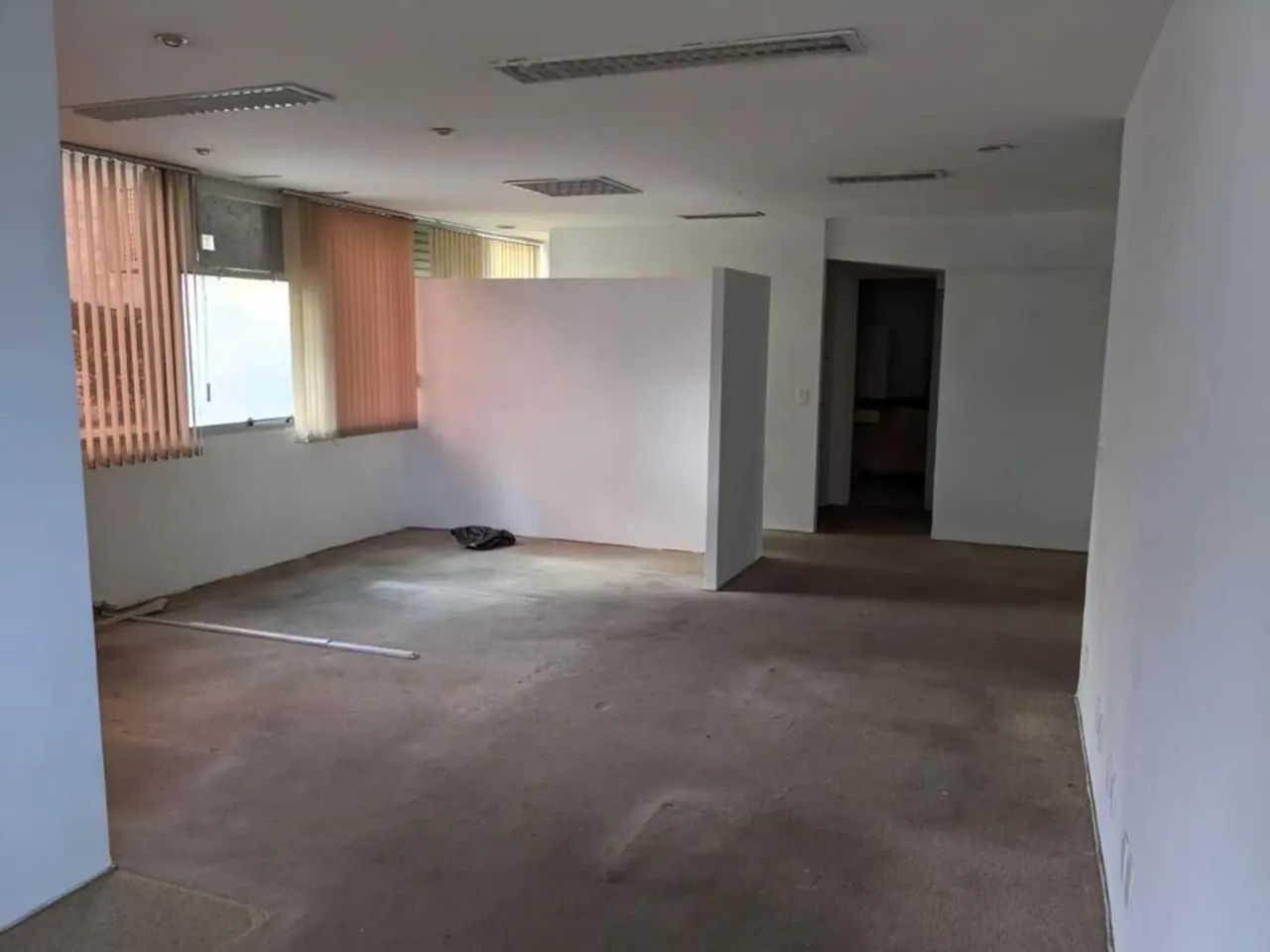 Sala comercial em Rua Capitão Antônio Rosa - Pinheiros - São Paulo/SP