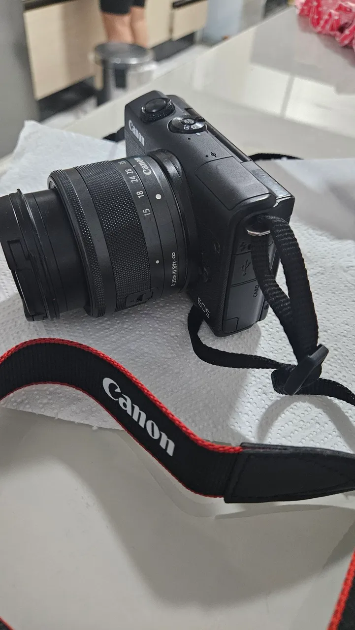Câmera Canon EOS M200