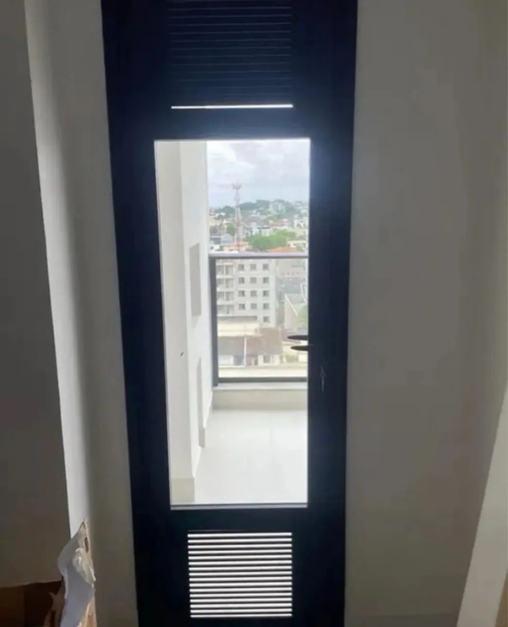 Porta de alumínio com vidro preta Udinese