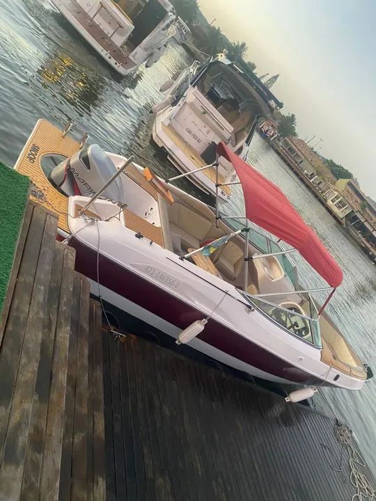 Lancha impecável em ótimo estado