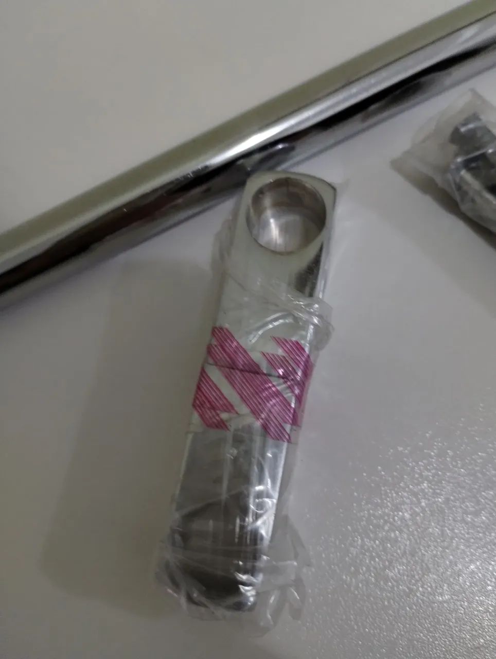 Barra suporte de metal cromado para toalha 45 cm - Foto 3