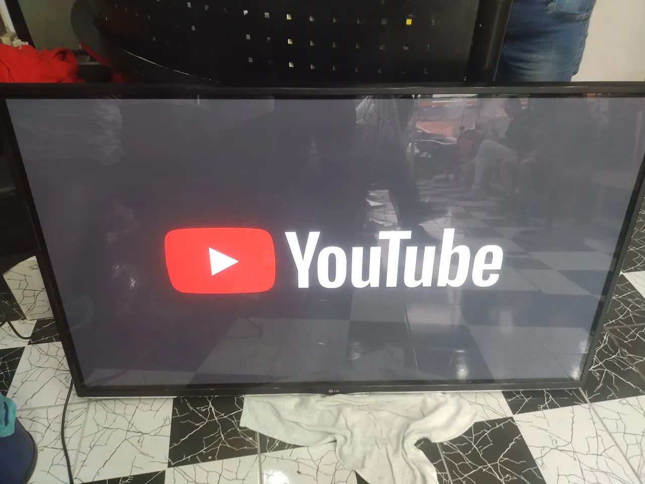 Vendo Smartv lg 60 polegadas funcionando perfeitamente R$ 2500,00 - Foto 2