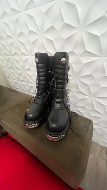 Botas de cano alto preta - Foto 2