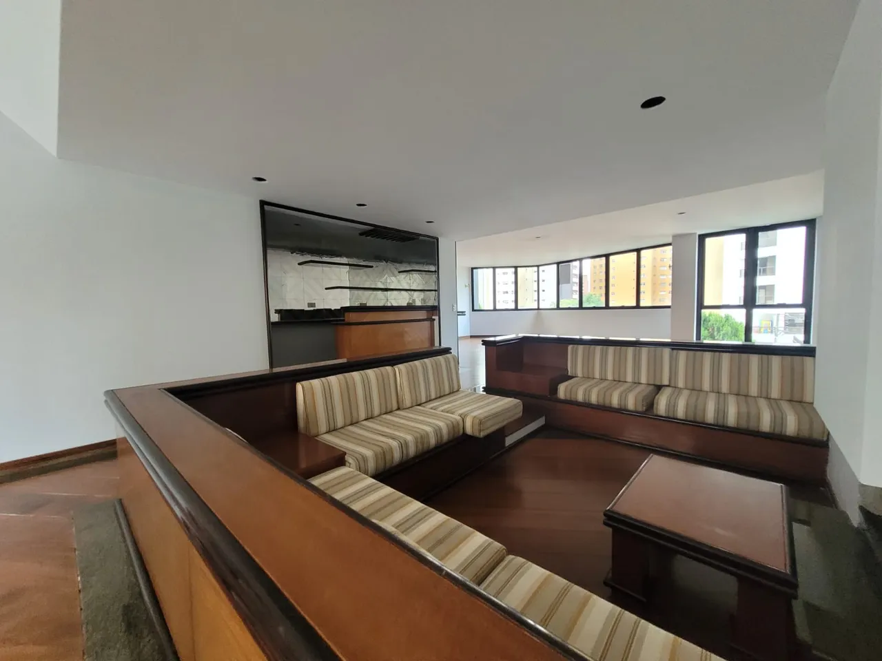 APARTAMENTO com 4 dormitórios à venda com 274m² por R$ 1.600.000,00 no bairro Batel - CURI