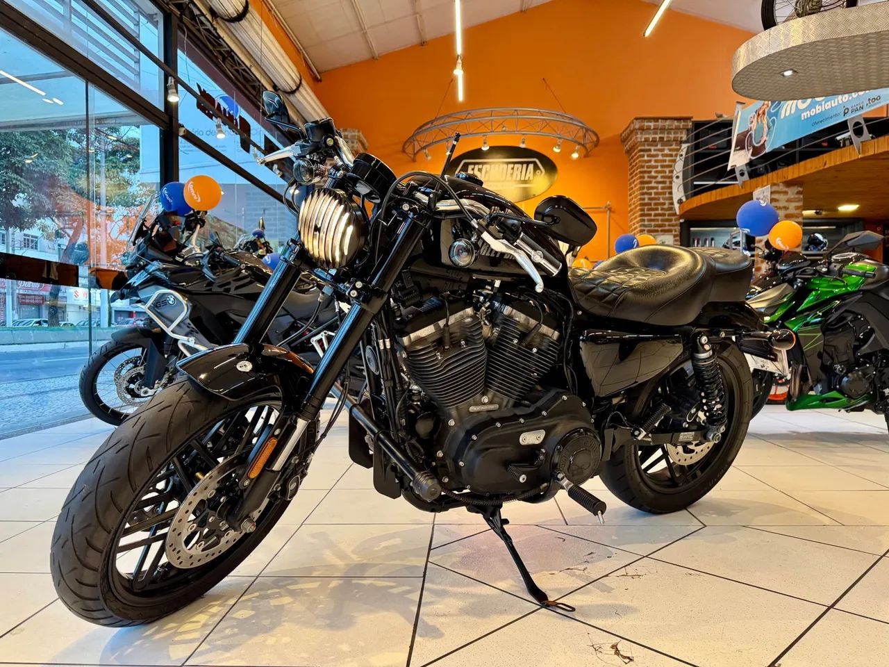 HARLEY DAVDSON XL 1200 ROADSTER
