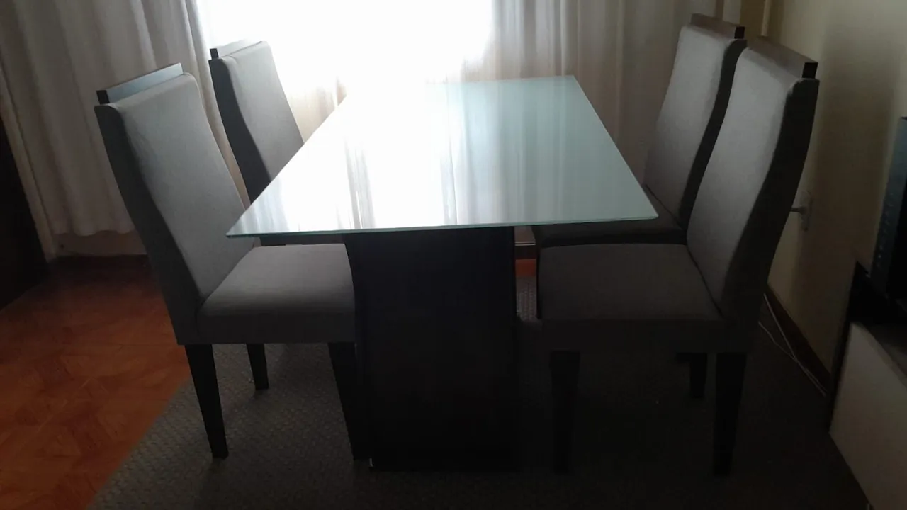 Mesa de Jantar com 4 Cadeiras
