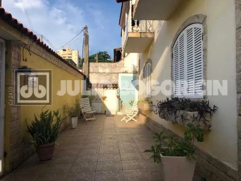 Taquara/ Jacarepaguá/ Excelente casa Condominio / Duplex/ Vazia/ 03 dormitórios/ 02 vagas/