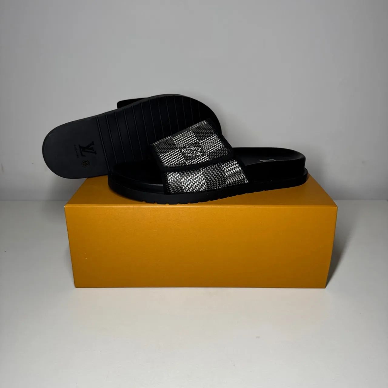 Chinelo Louis Vuitton - Foto 4