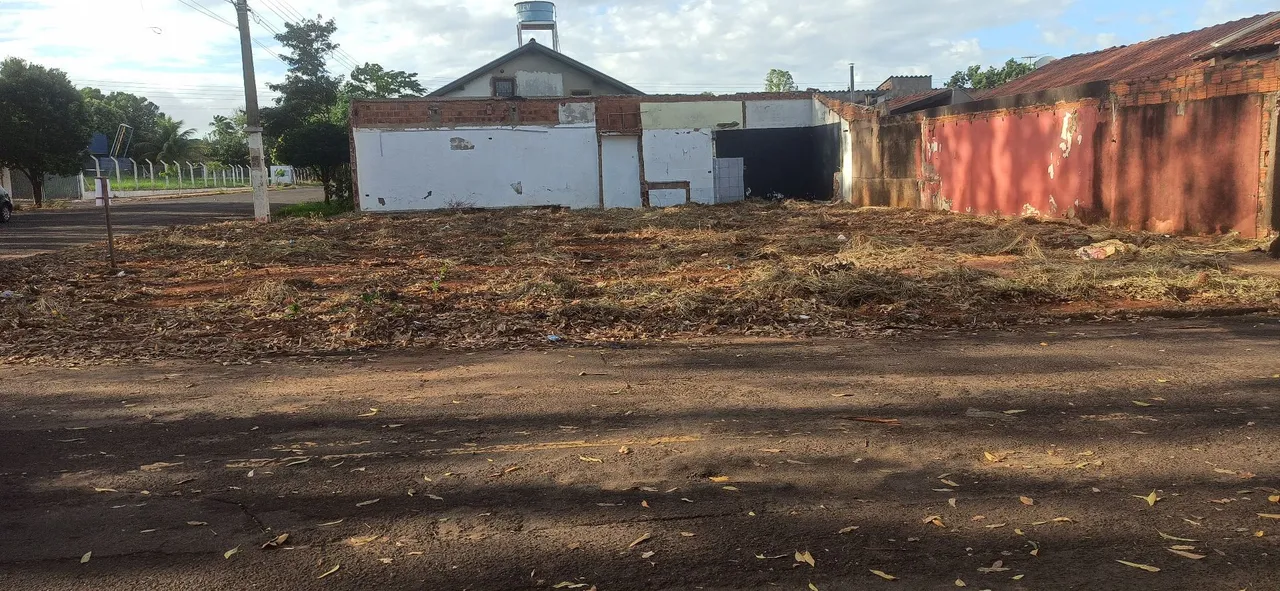 Terreno de esquina 300 M2