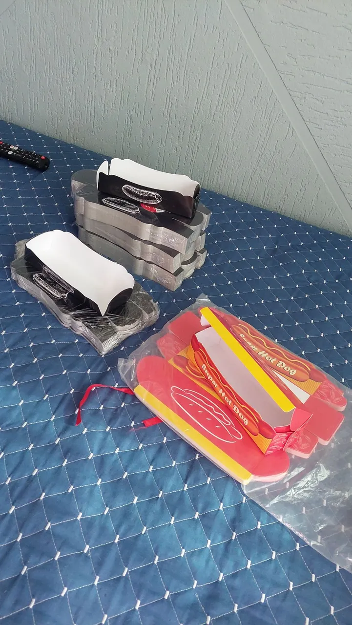 Embalagens para Hot Dog tenho 400 embalagem tudo por 45 reais