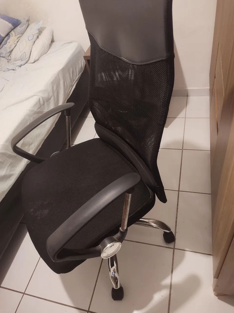 Cadeira de Escritório Giratória com Rodinhas - Foto 3