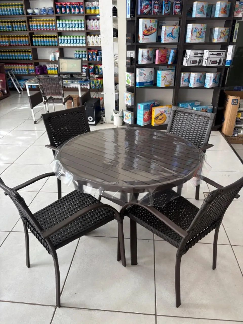 MESA COM 4 CADEIRAS DE ALUMÍNIO PINTADO - Foto 3