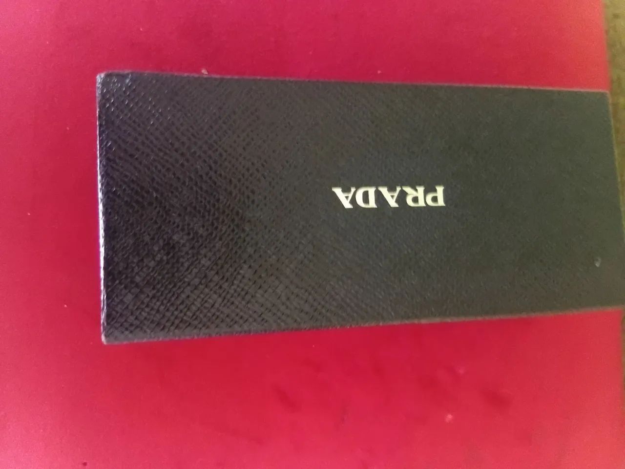 Caixa de óculos Prada. - Foto 4