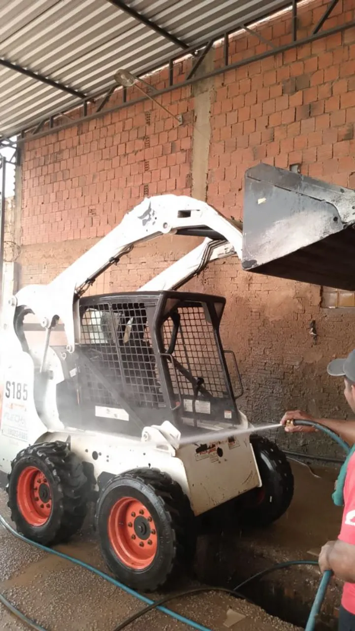 Vende-se ou aluga-se Bob Cat S185