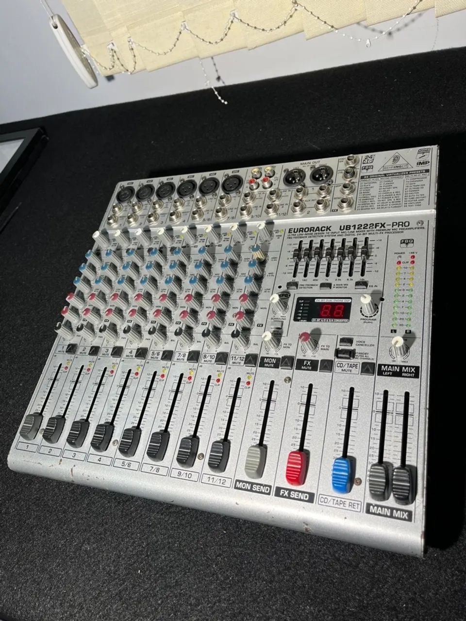 Mesa de Som Behringer Eurorack 1222FX-PRO - Ótimo Estado! - Foto 2