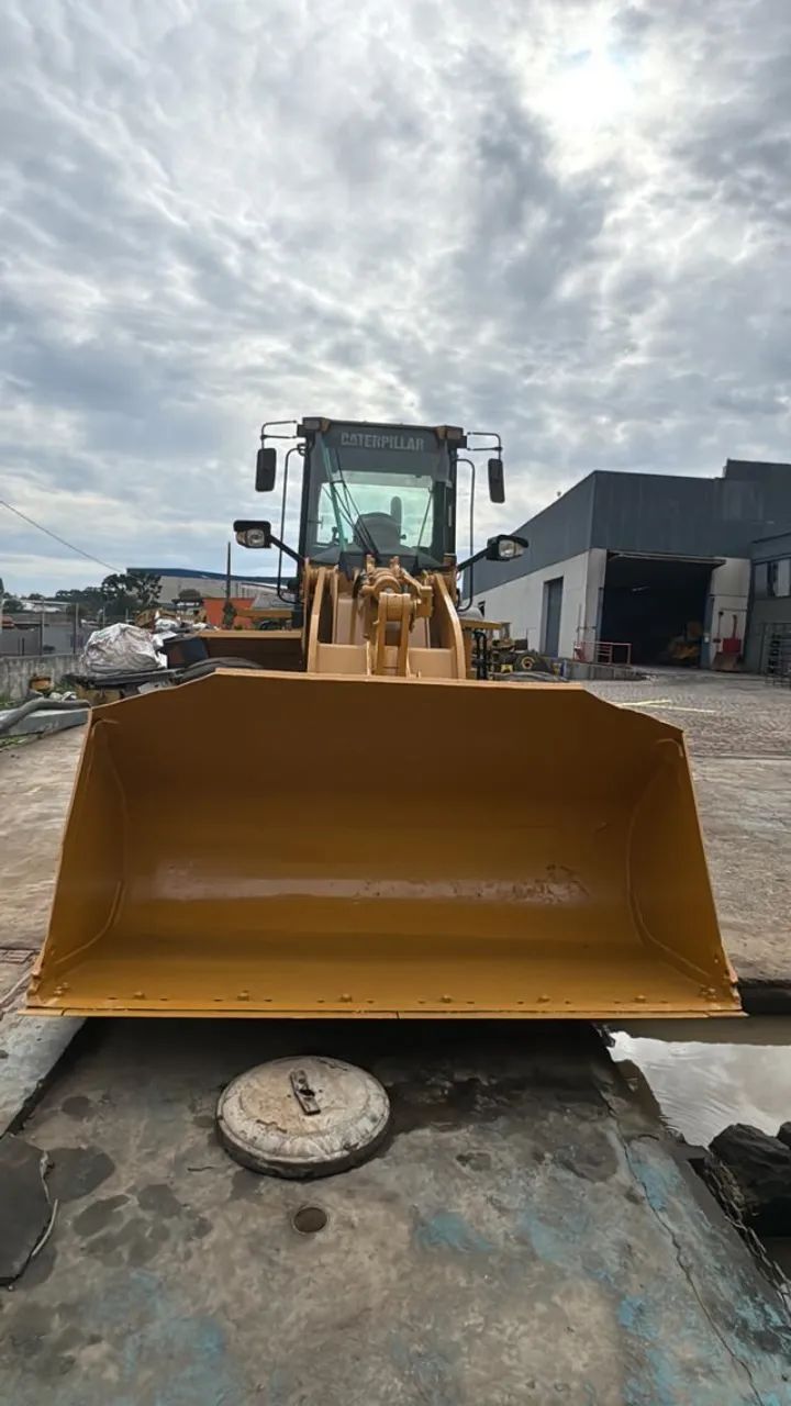 Pá carregadeira Caterpillar 938H 2013 revisada - Foto 3