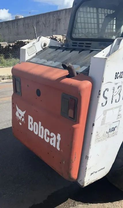 Mini Carregadeira Bobcat S130  - Foto 4