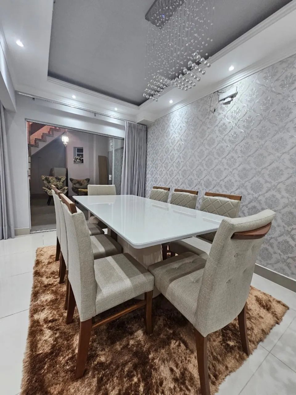 Mesa de Jantar Elegante com 8 Lugares de madeira 
