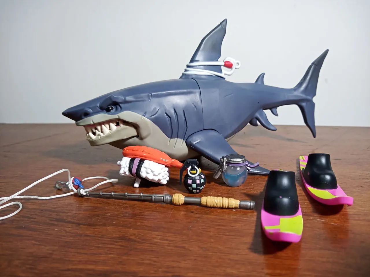 Action Figure Fortnite Tubarão Hasbro 