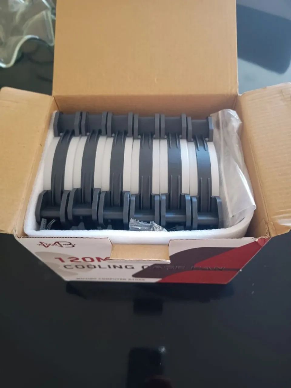 Kit de ventoinhas (fans) ARGB + Controlada + Controle Remoto  - Foto 2