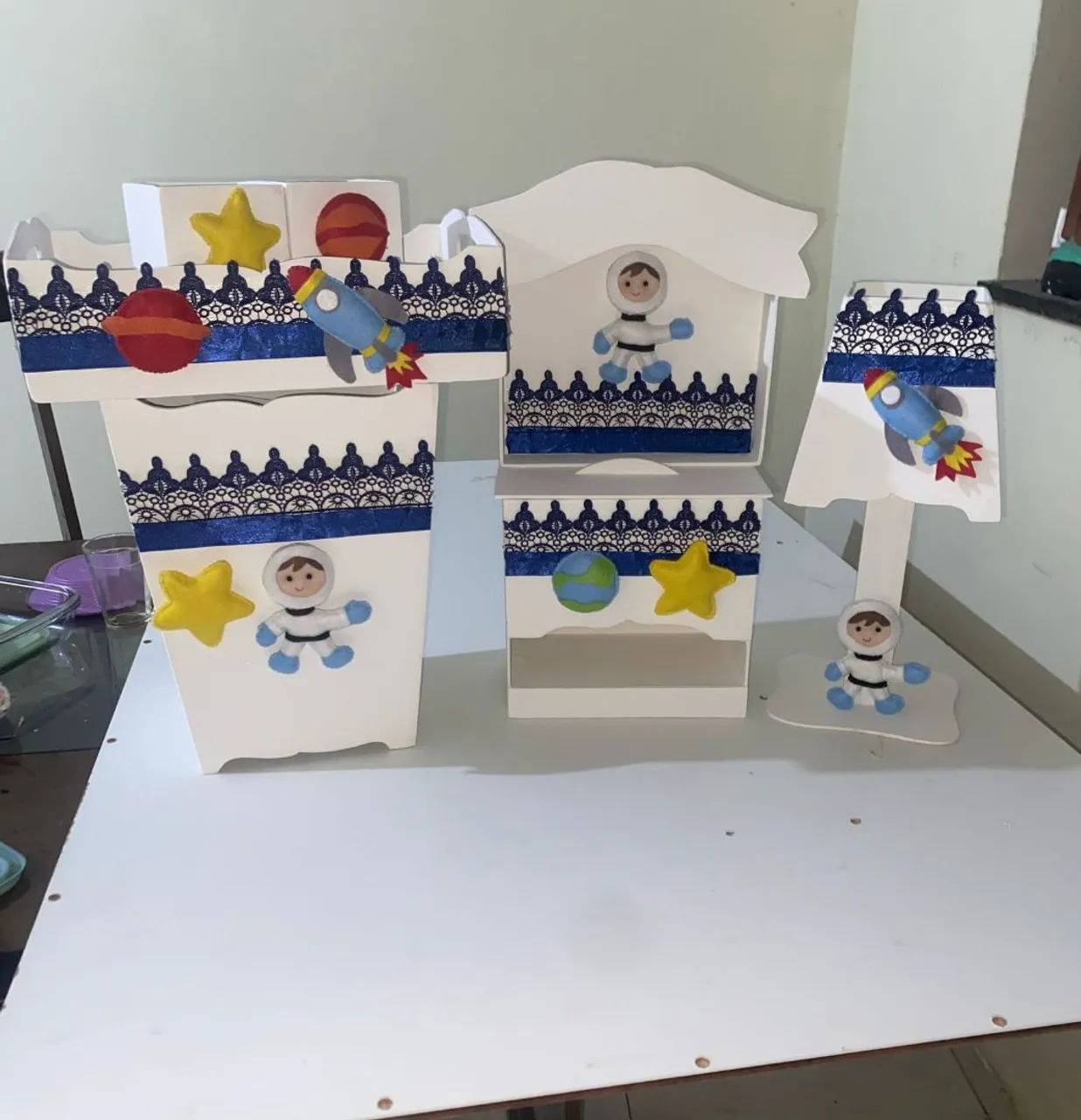 Kit 7 peças tema Astronauta + 3 nichos redondos e 3 ursinho do astronauta