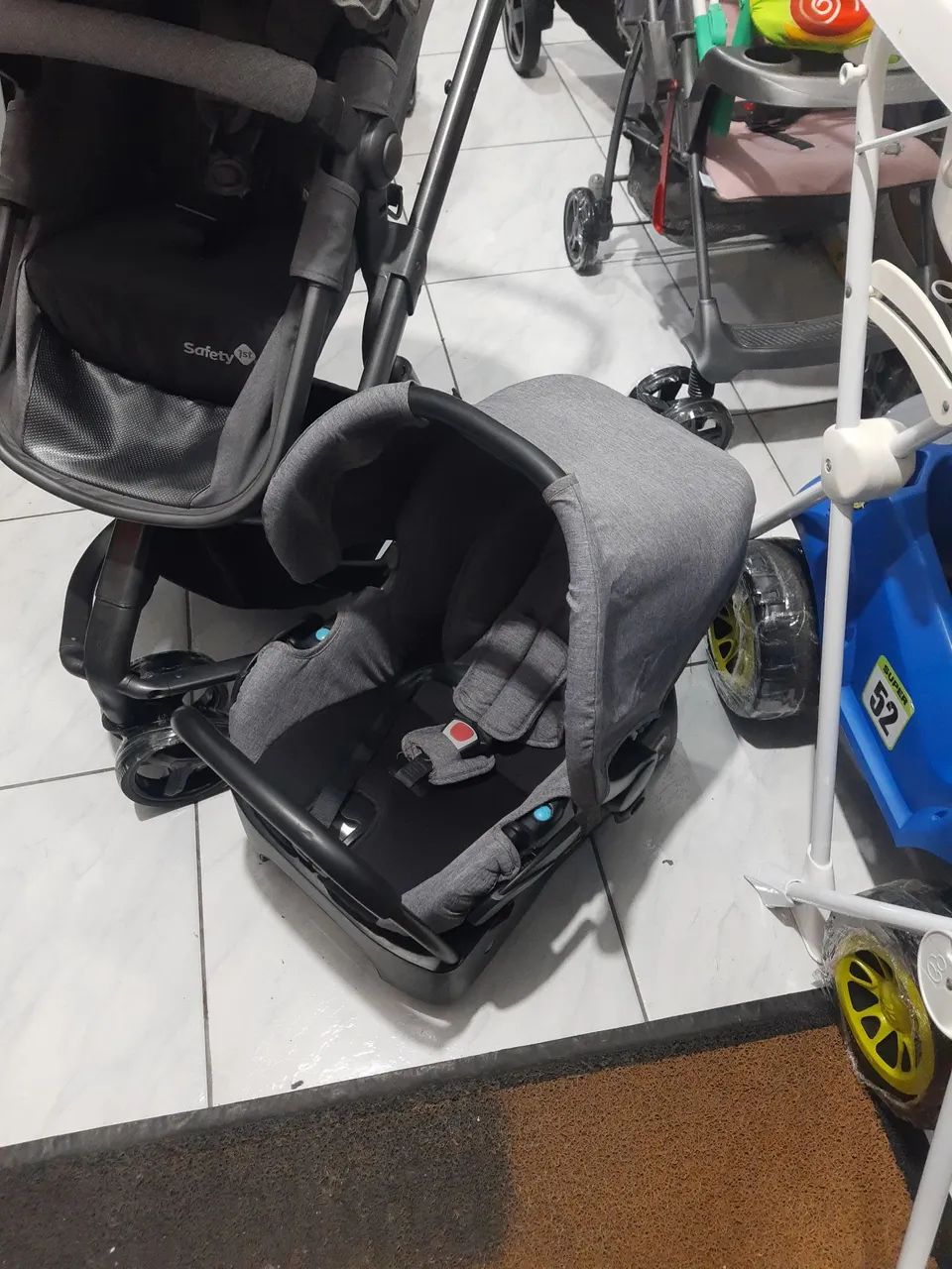 Carrinho de Bebê safety  em estado de novo  maus bebê conforto  e base veicular  - Foto 4