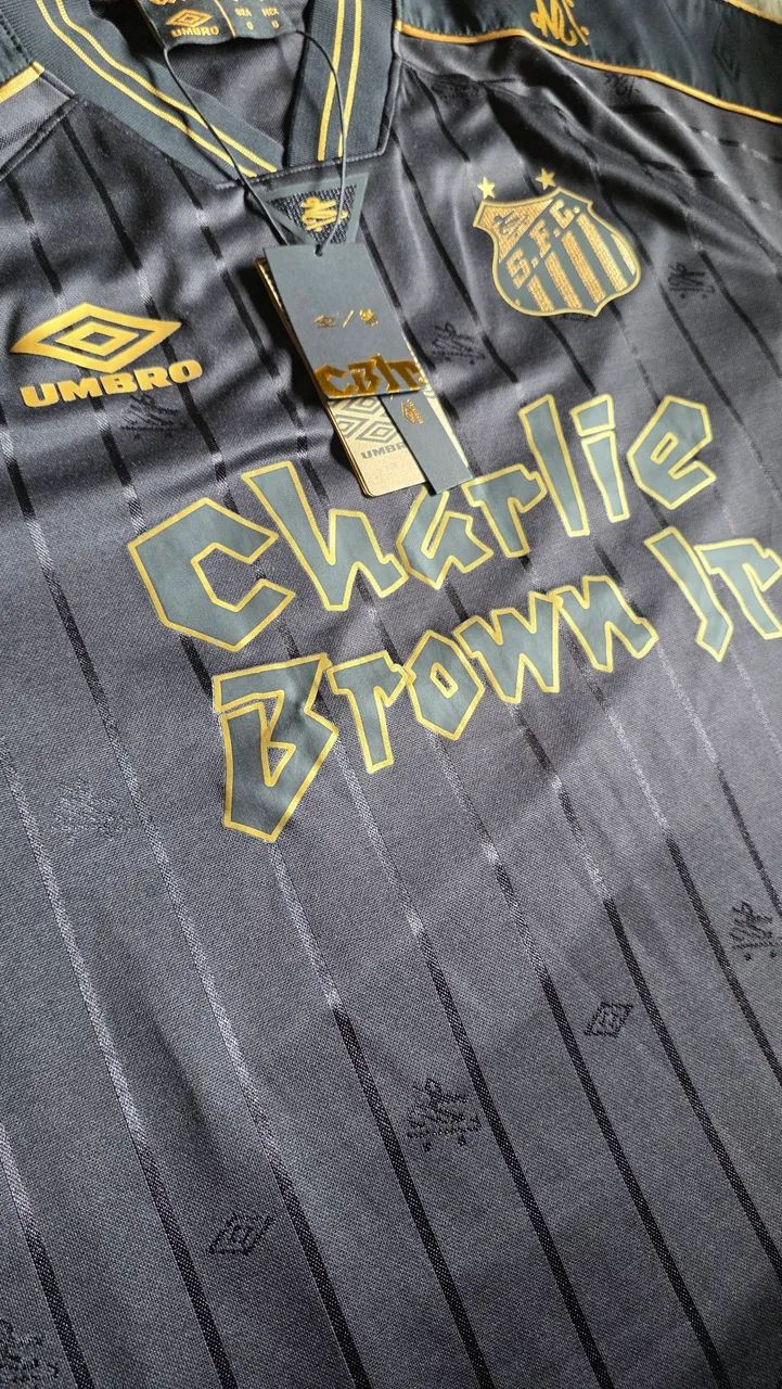 Camisa Charlie Brown Santos Umbro - Edição Especial - Foto 4