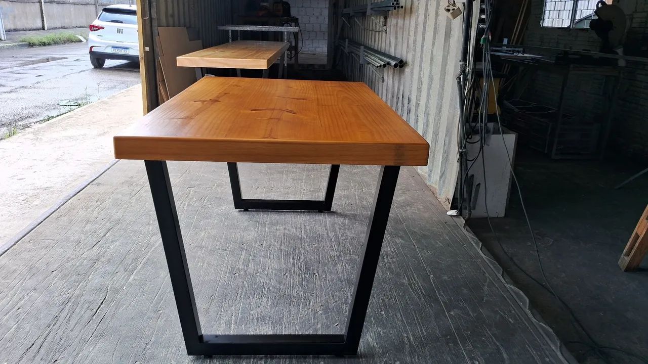 Mesa de madeira com design moderno - Foto 2