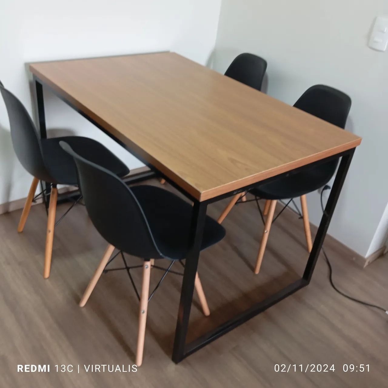 Mesa de Jantar com Tampo Amadeirado e Base de Ferro - Foto 4