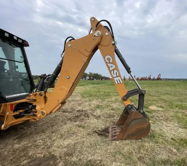 Retroescavadeira Case 580n Ano 2019 - Foto 3