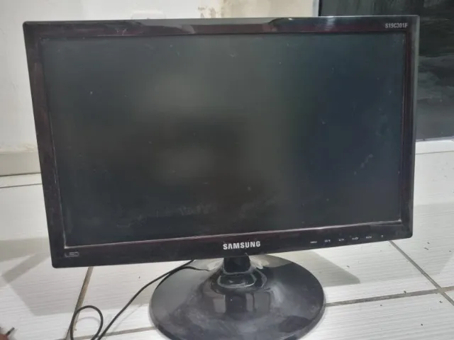 Monitor Samsung S19C301F Bivolt excelente estado