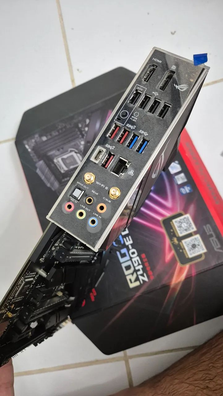 Z490-E ROG STRIX+ I7 10700K + 32GB DDR4 - Peças de Hardware
