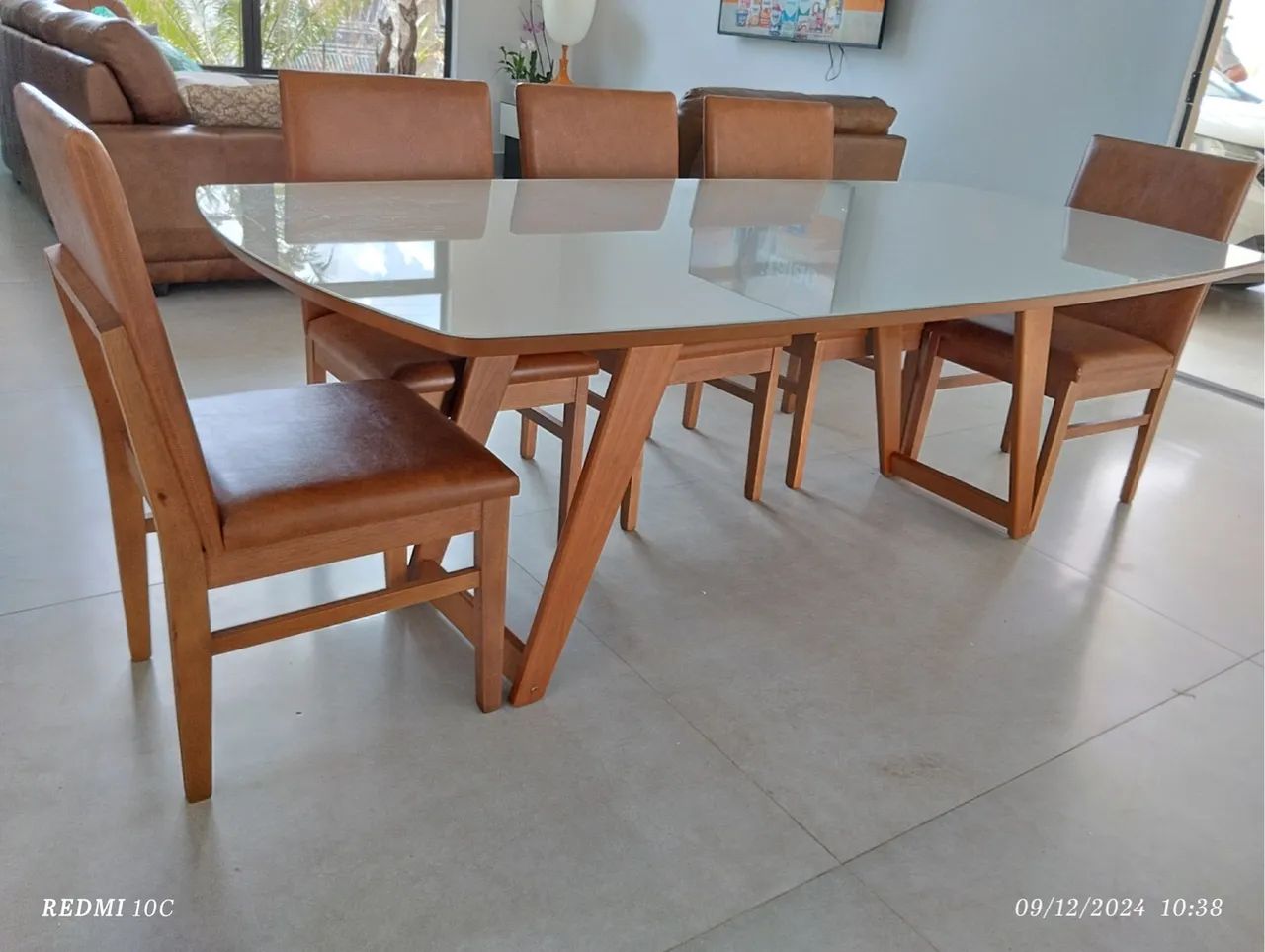 Mesa de Jantar com 8 Cadeiras em Madeira e Couro - Foto 2