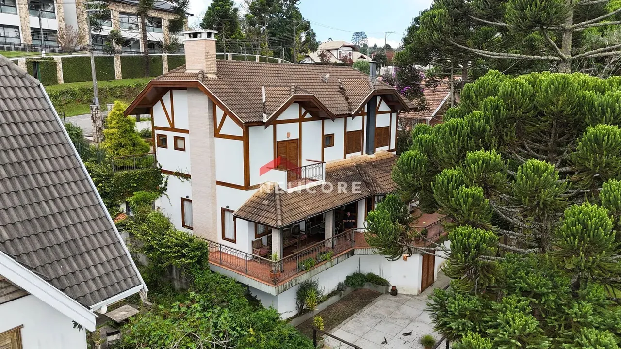 Casa em Rua Azaleias - Alto do Capivari - Campos do Jordão/SP