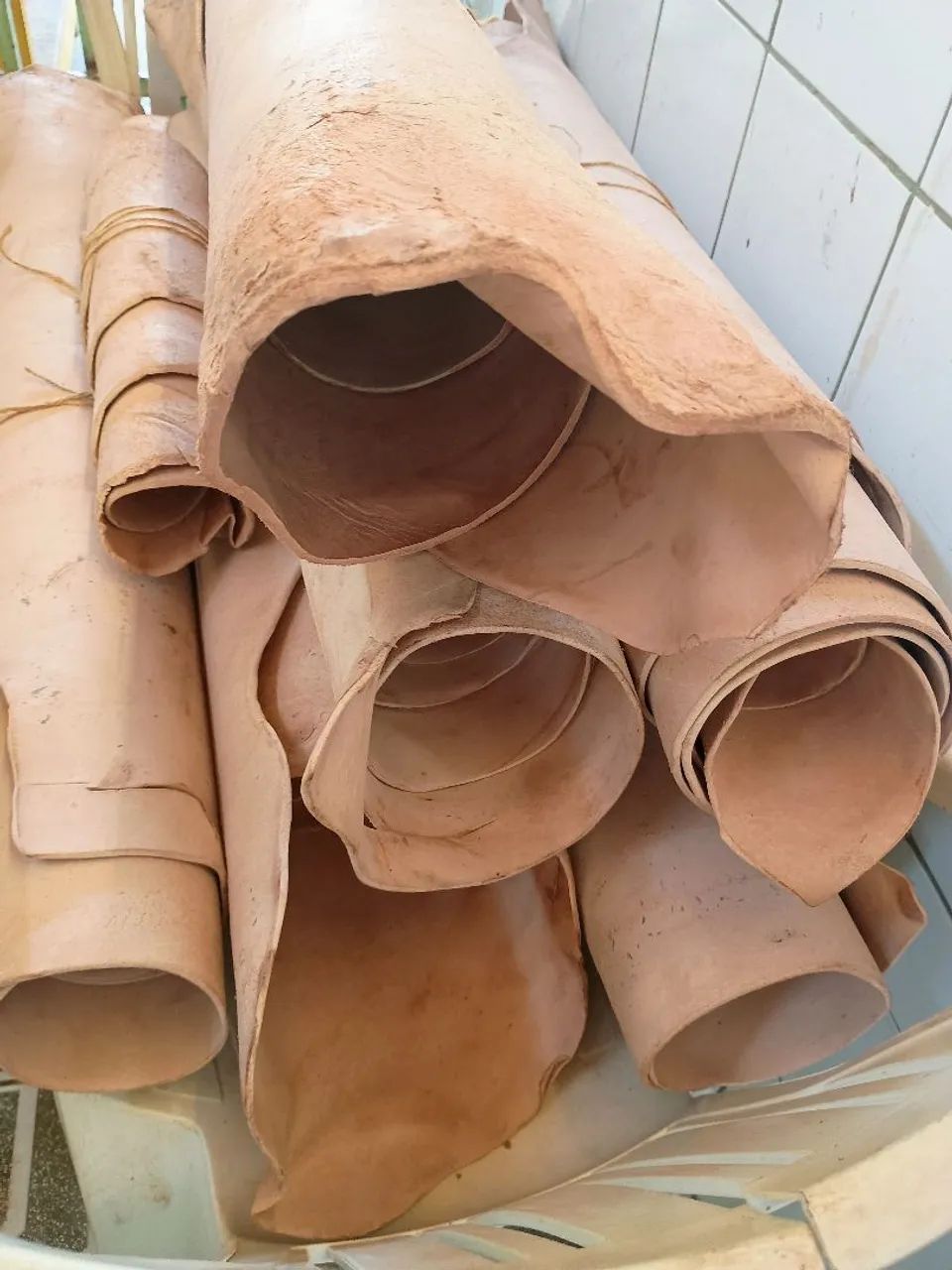Vendo essa sola de couro 35 0 kl  whatsapp * tenho 40 kl para vender? - Foto 2