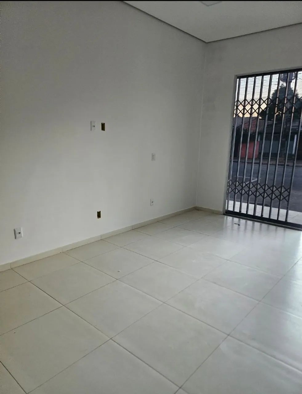 Sala Comercial Com Portão de Segurança - Foto 5