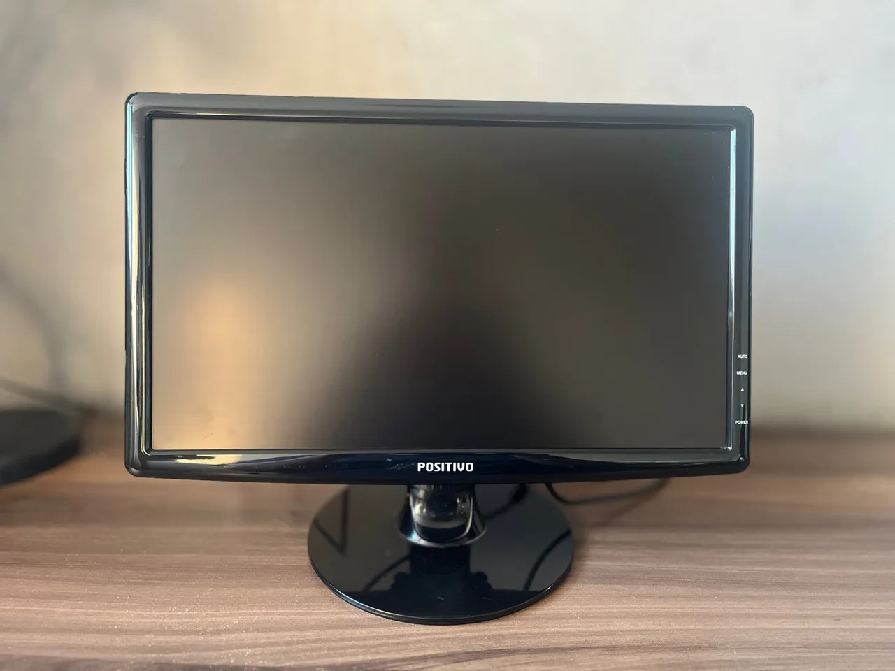 Monitor Positivo Smile 852 | 15,6 polegadas | Bivolt | Ótimo estado (cabos inclusos)