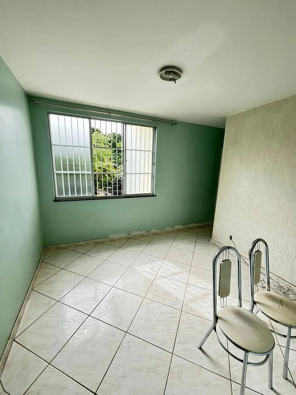 Apartamento a venda de 2/4 no Conjunto Jardim das Limeiras em Vale dos Lagos - Salvador -