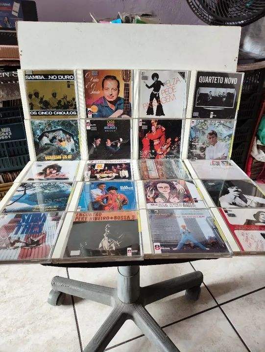 28 CDs Musicais - Diversos Artistas - Foto 2