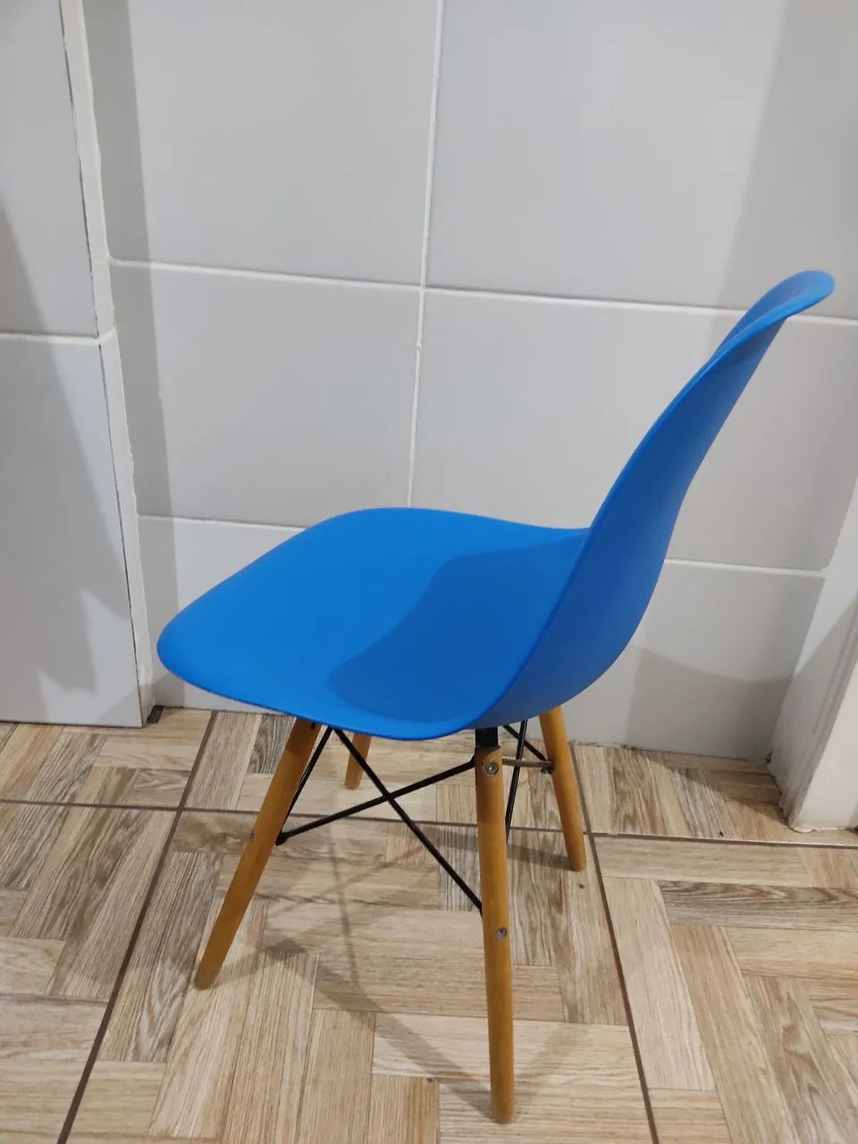 Cadeira Charles Eames Eiffel DSW Azul - Seminova - Foto 4