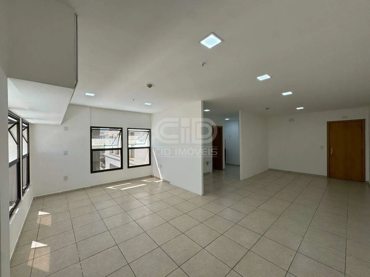 Sala Comercial com 53m² no Centro Empresarial Maruanã