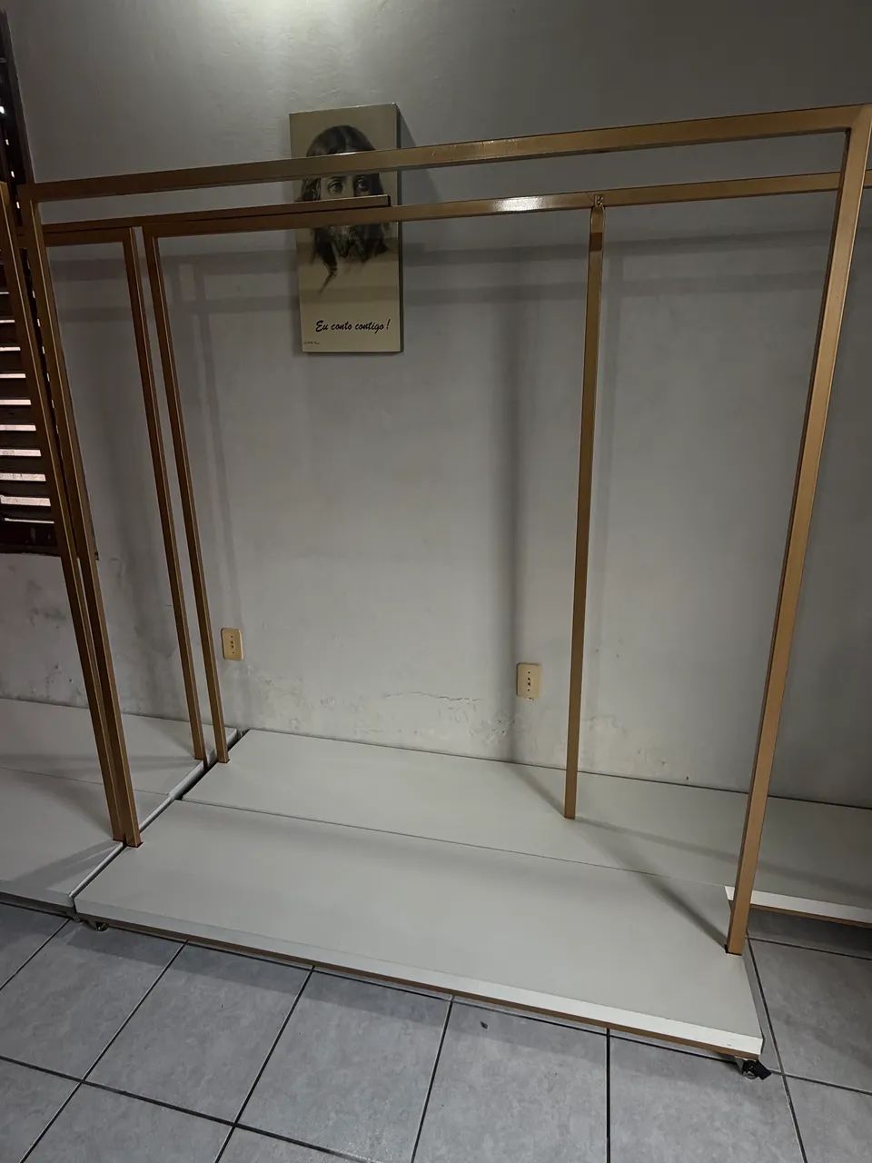 Arara em metalon com base em mdf e roldanas.  - Foto 4