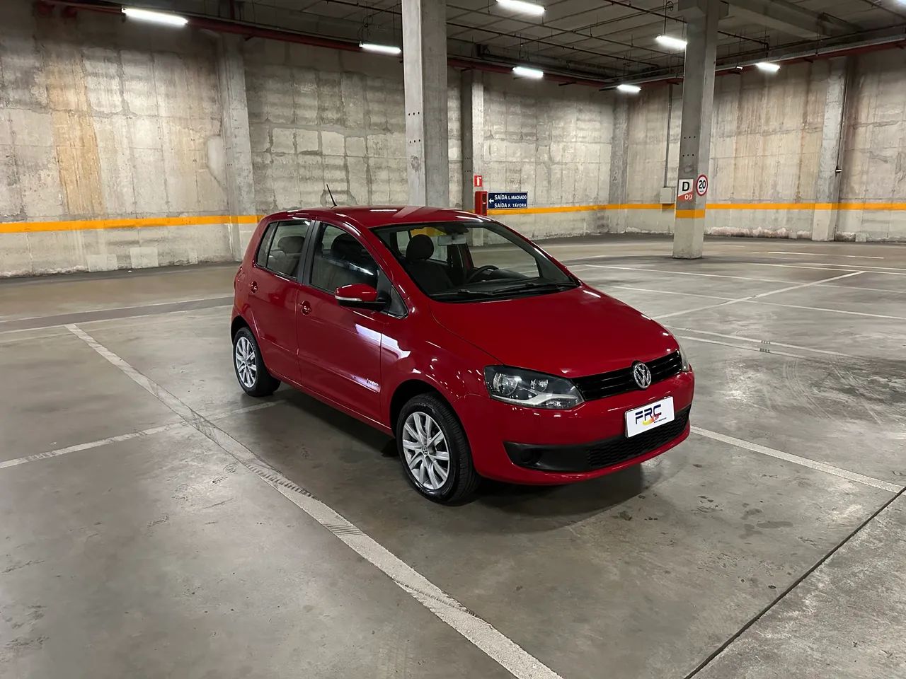 Volkswagen Fox Fox 1.0 Mi Total Flex 8V 5p 2013