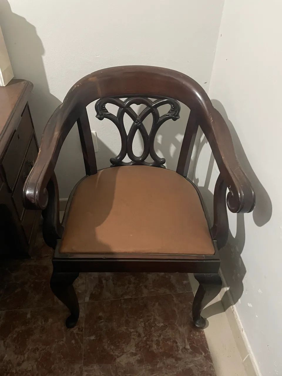 Mesa de escritório antiga com cadeira  - Foto 2