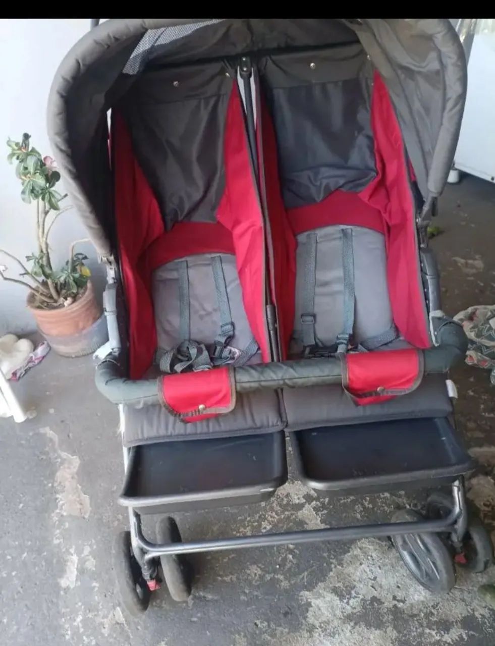 Vendo carrinho de gêmeos  - Foto 2
