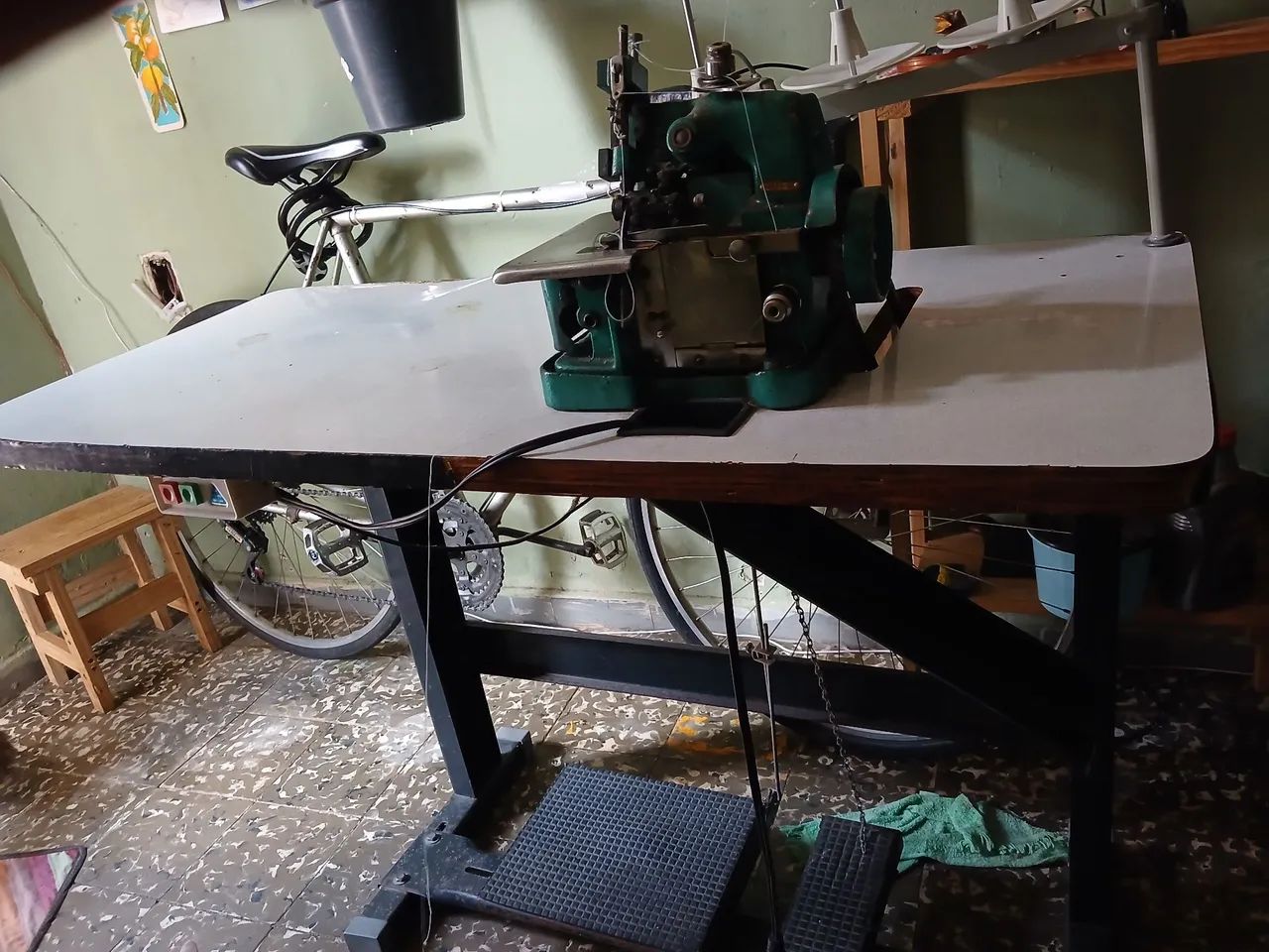 Máquina Overlock com mesa - Foto 3