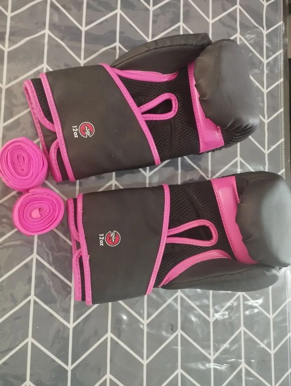 Saco de pancada com suporte, luvas de boxe, bandagem e caneleiras - Foto 5
